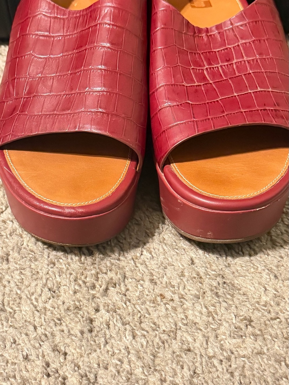 Fitflop Women's Red Croc-Embossed Slingback Platform Mules - Picture 3 of 12
